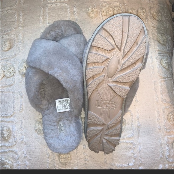 UGG Fuzzette Slippers SOLD OUT COLOR - Picture 4 of 5